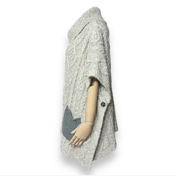 LED LUXE ESSENTIALS DENIM Cable Knit Turtleneck Poncho Cape Contrast Pockets - Picture 4 of 7